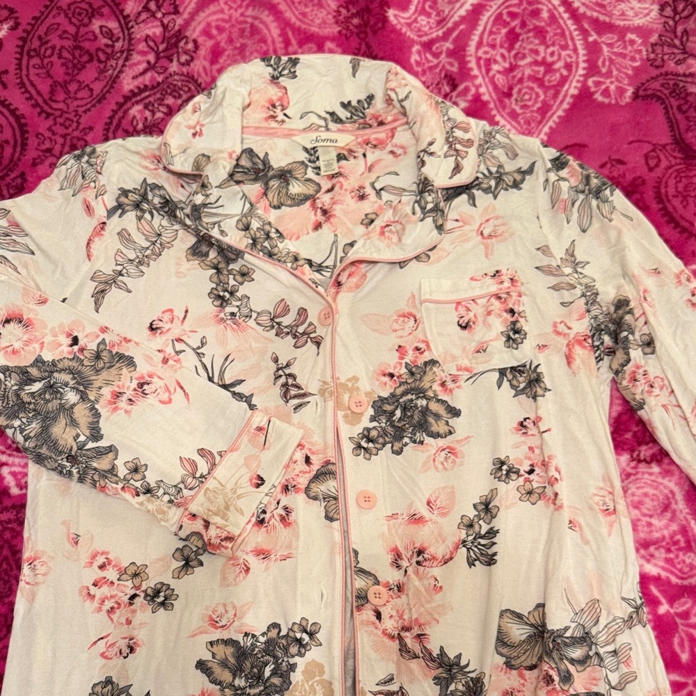 So a button up sleep shirt size medium